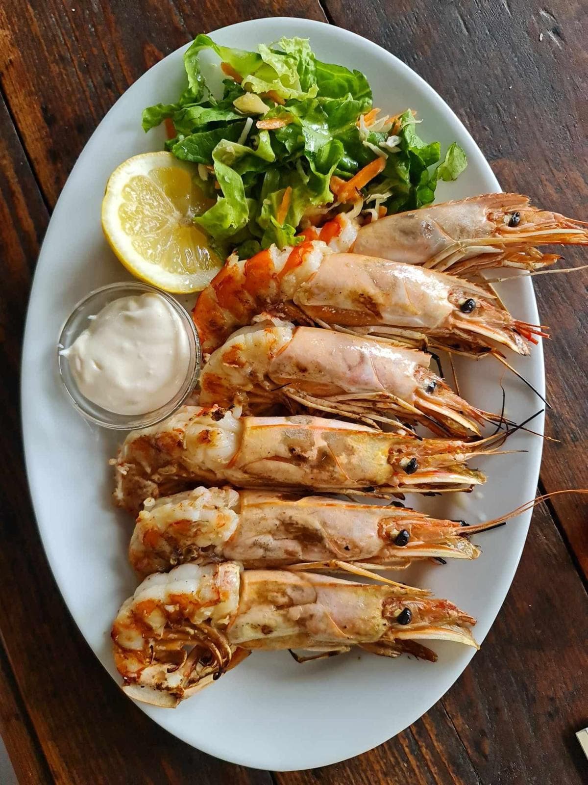 Calamari prăjiți cu salată verde