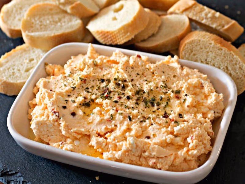 Cremă de feta picantă