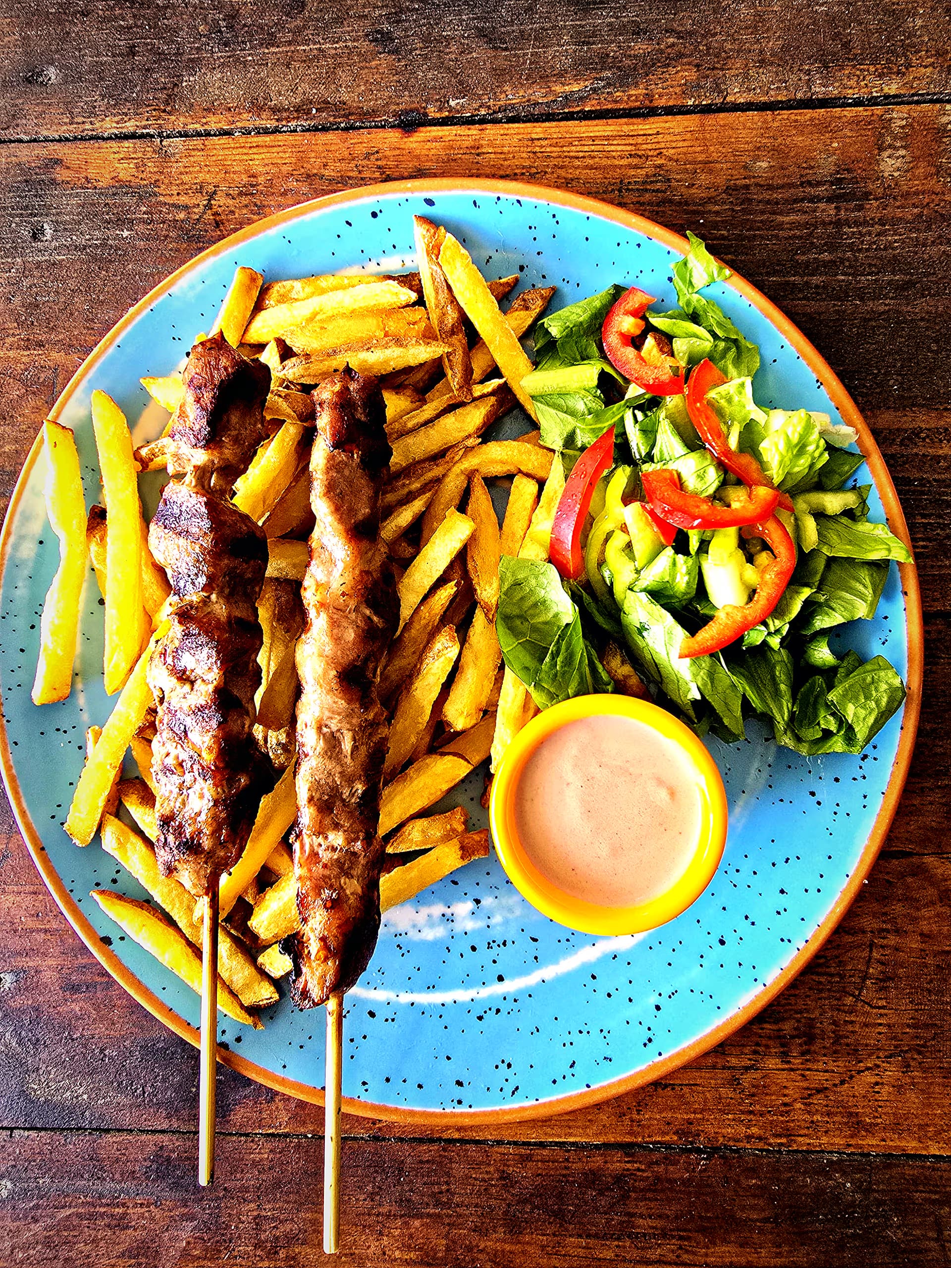 Souvlaki porc / pui & cartofi prăjiți